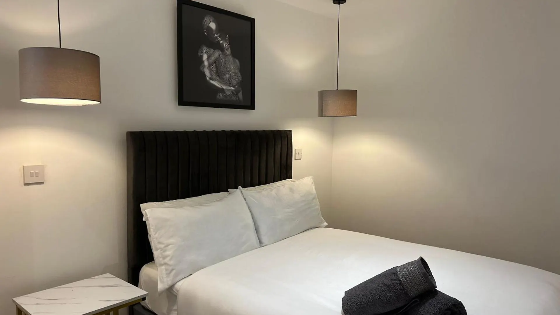 Manhattan Luxury Suites Bradford  Apartmán