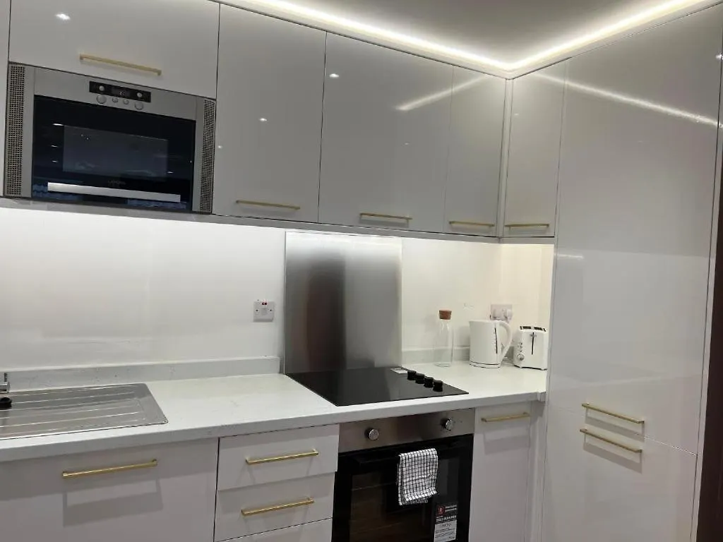 Manhattan Luxury Suites Bradford  Apartmán