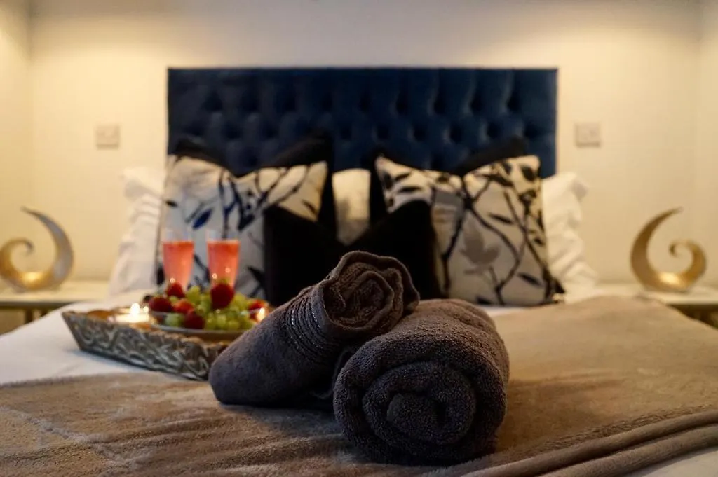 Manhattan Luxury Suites Bradford  Apartmán